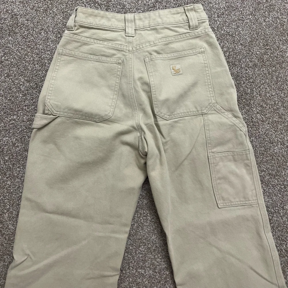 Aritzia cargo pants - Picture 8 of 9